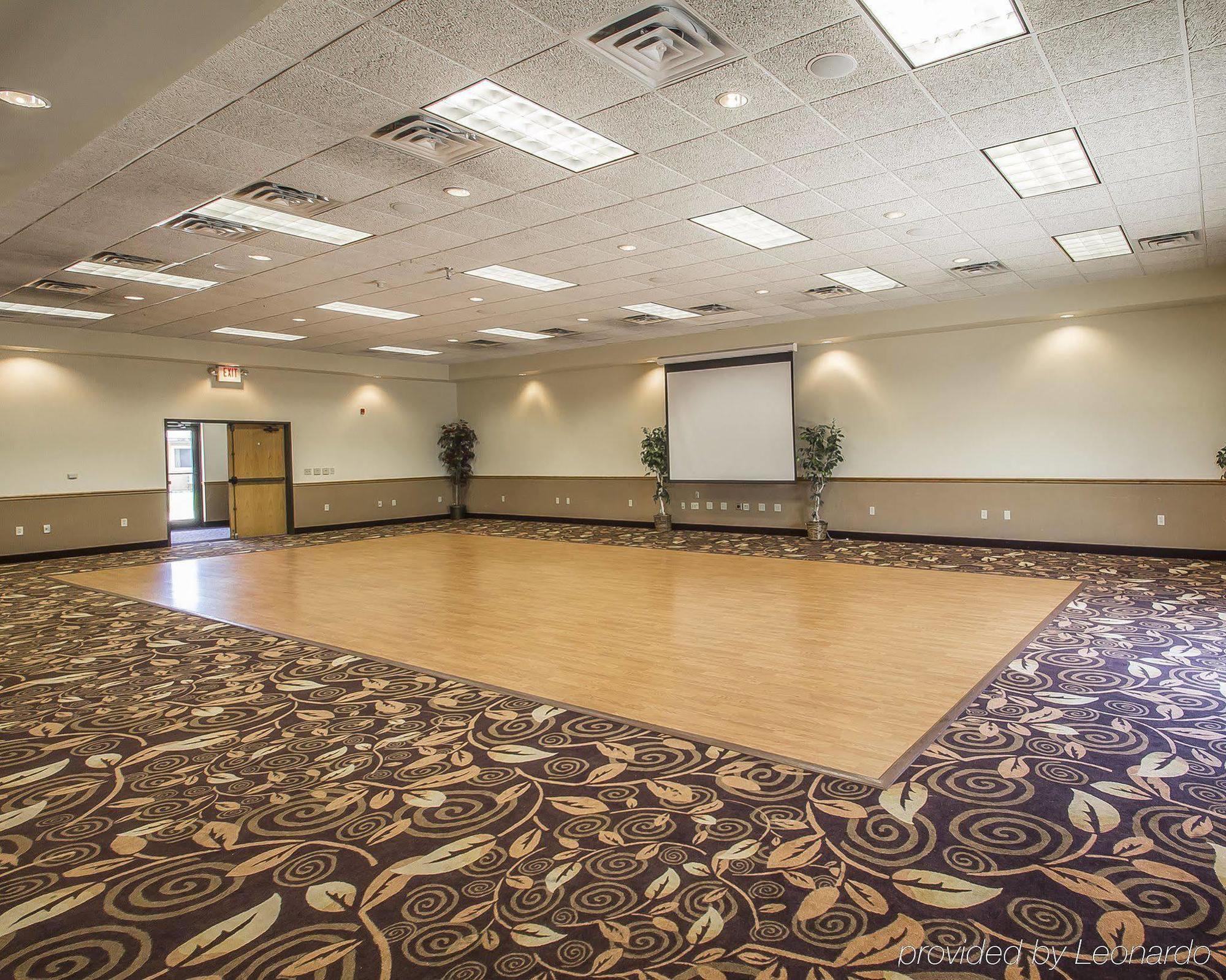 Econo Lodge Inn & Suites Menomonie Buitenkant foto