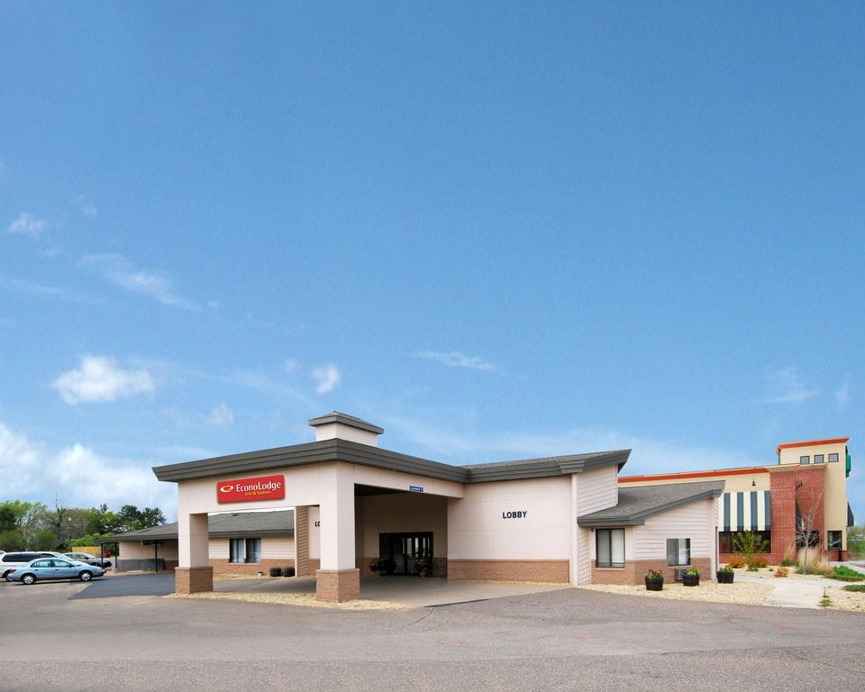 Econo Lodge Inn & Suites Menomonie Buitenkant foto